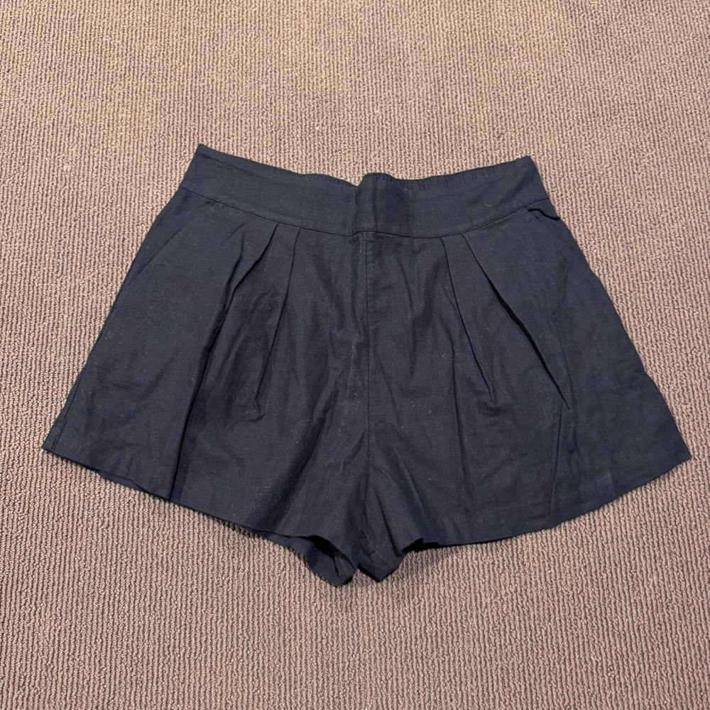 Abercrombie & Fitch Black High-Waist Pleated Linen Shorts